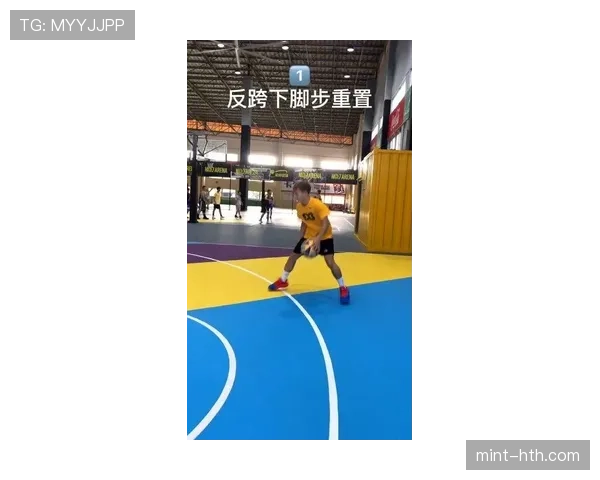 布克挡拆频繁制造错位，三分效率显著提升拉开球队空间